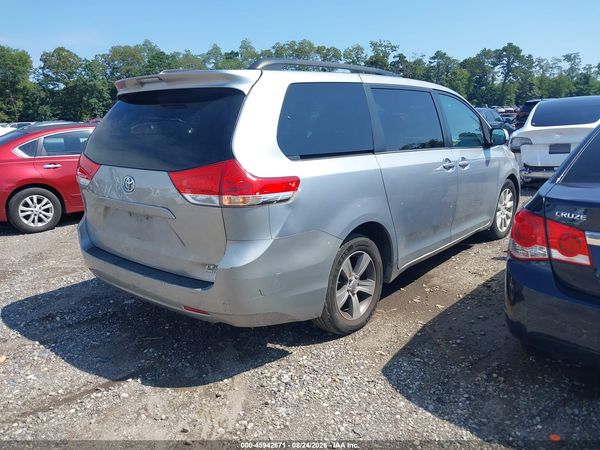 2014 TOYOTA SIENNA LE 7 PASSENGER