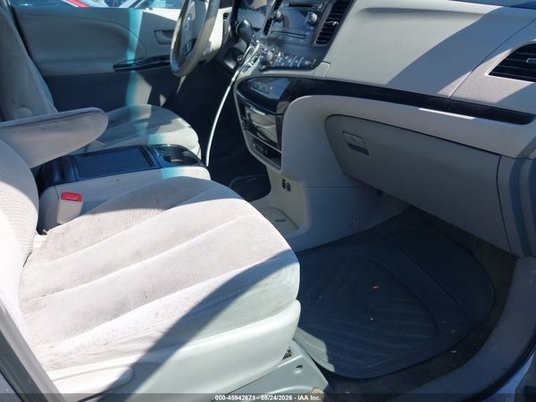 2014 TOYOTA SIENNA LE 7 PASSENGER