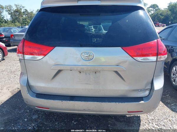 2014 TOYOTA SIENNA LE 7 PASSENGER