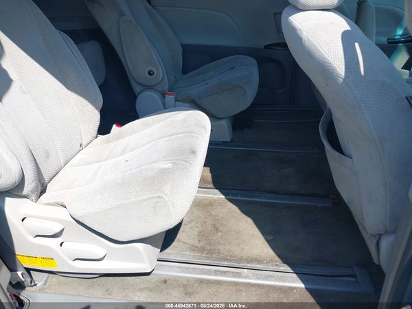 2014 TOYOTA SIENNA LE 7 PASSENGER