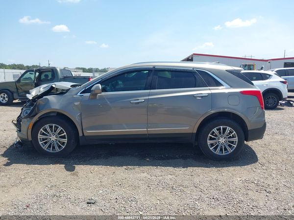 2017 CADILLAC XT5
