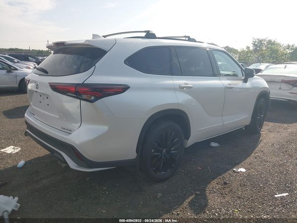 2025 TOYOTA HIGHLANDER XSE — I4