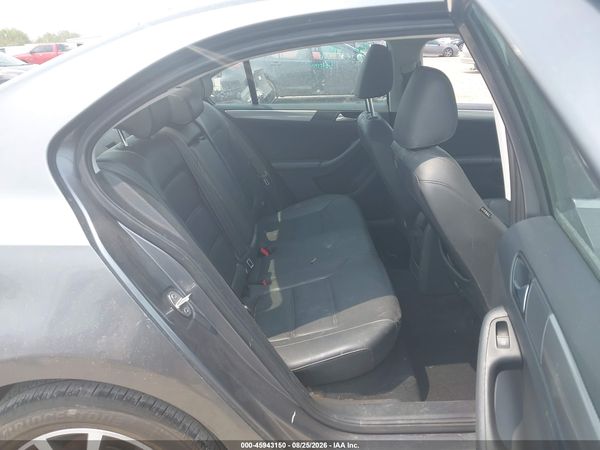 2017 VOLKSWAGEN JETTA 1.4T SE — I8