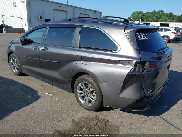 2022 TOYOTA SIENNA XSE — I3