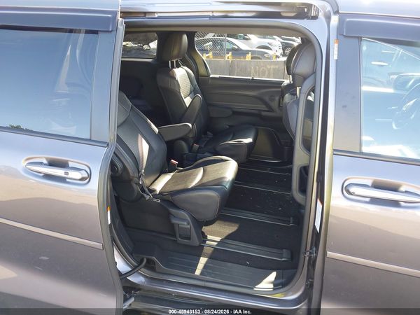 2022 TOYOTA SIENNA XSE — I8