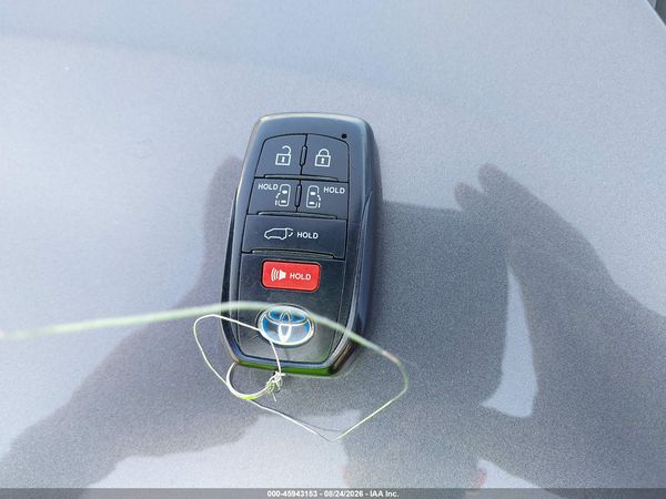 2022 TOYOTA SIENNA XSE — I11