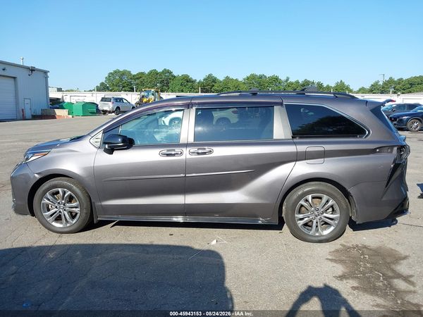 2022 TOYOTA SIENNA XSE — I117