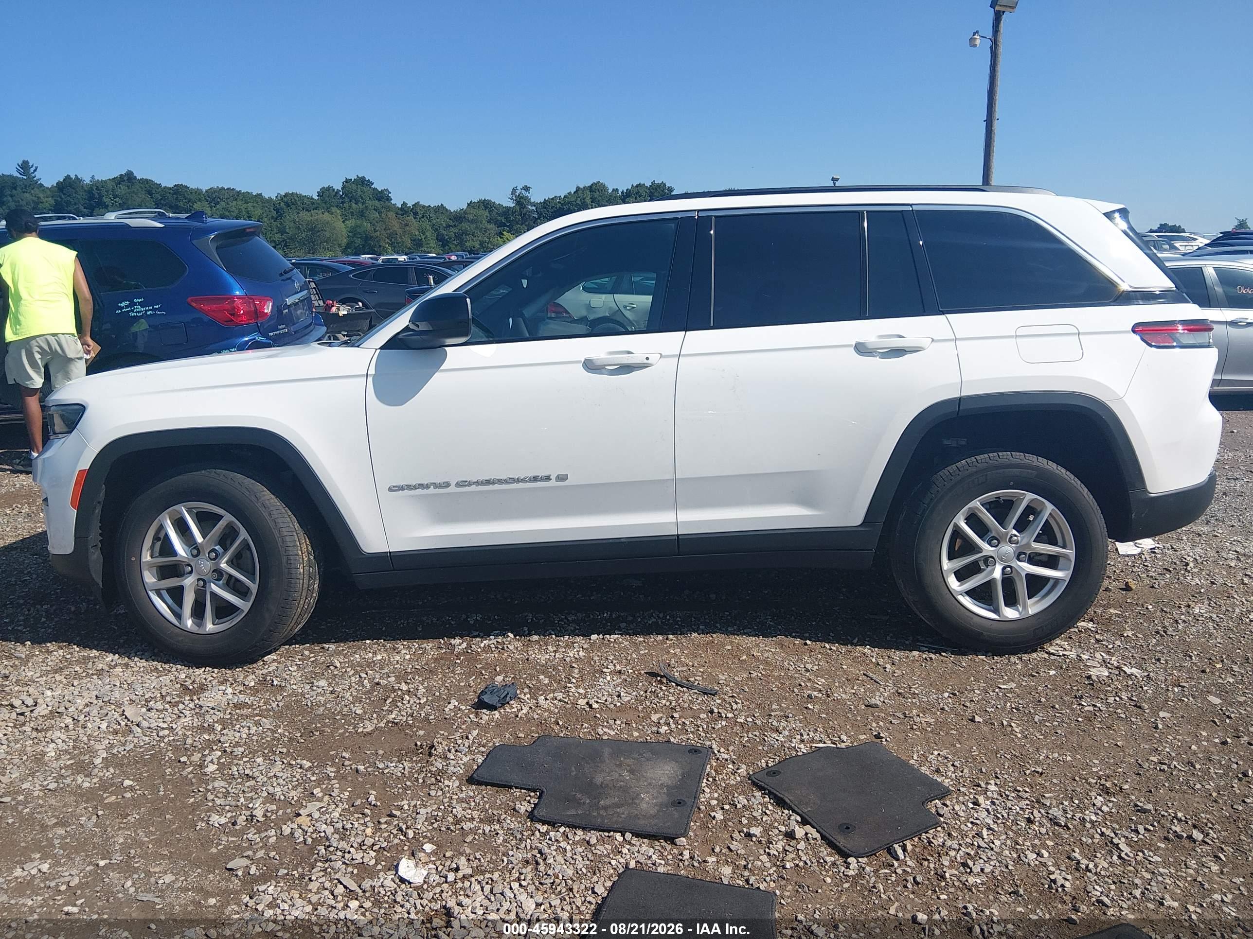 2024 JEEP GRAND CHEROKEE LAREDO X 4X4