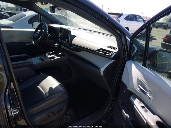 2022 TOYOTA SIENNA XSE — I5