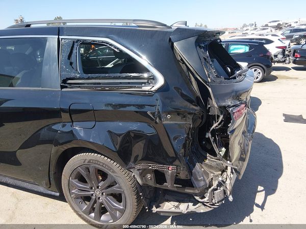 2022 TOYOTA SIENNA XSE — I6