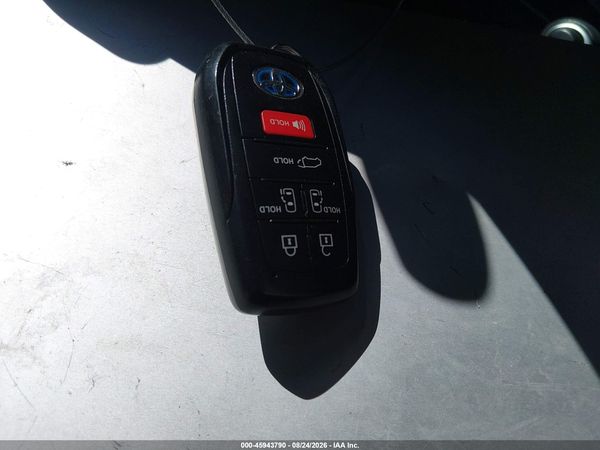 2022 TOYOTA SIENNA XSE — I11