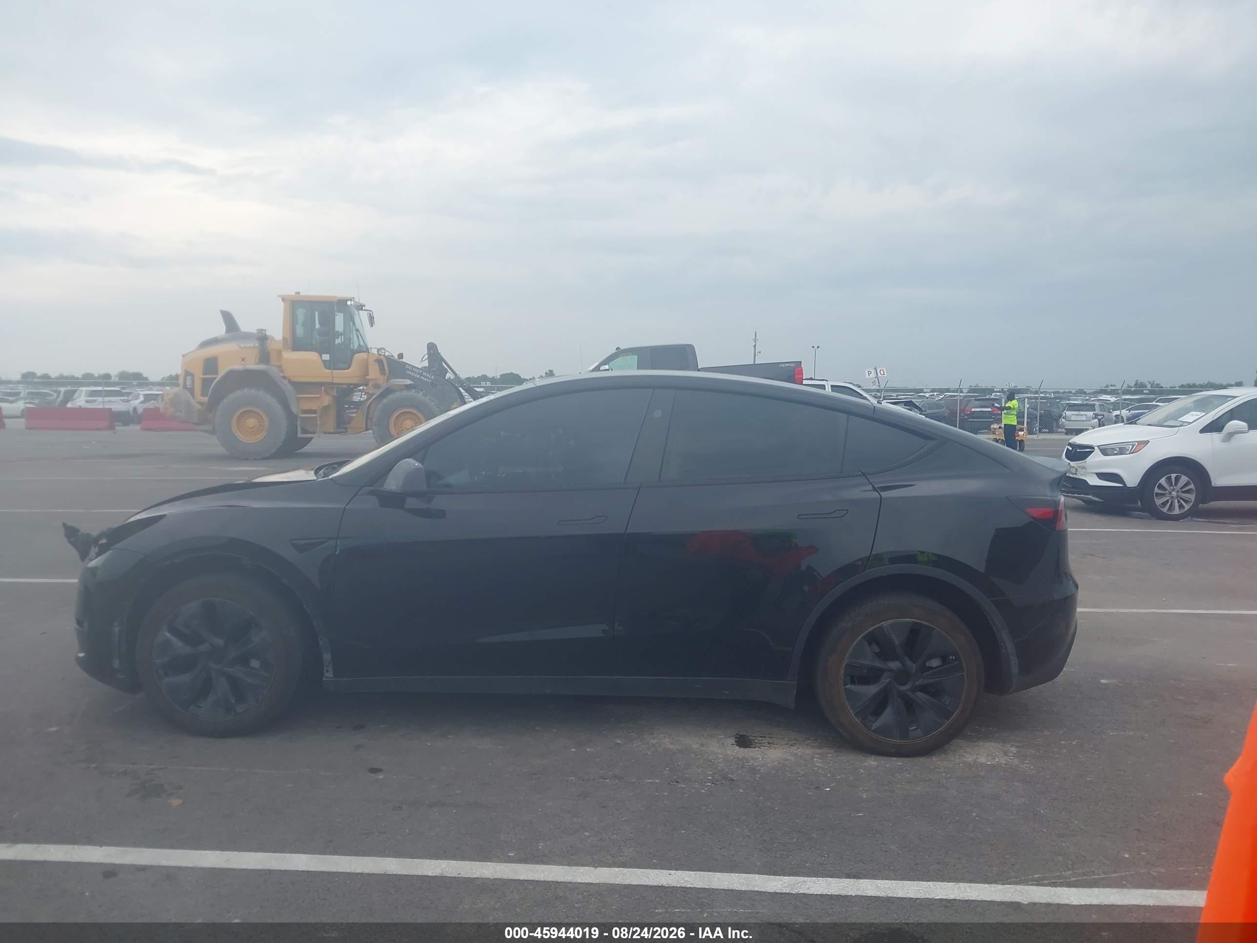 2025 TESLA MODEL Y
