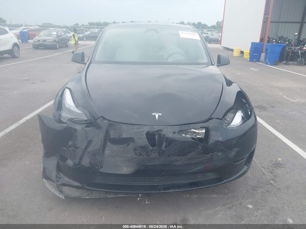 2025 TESLA MODEL Y
