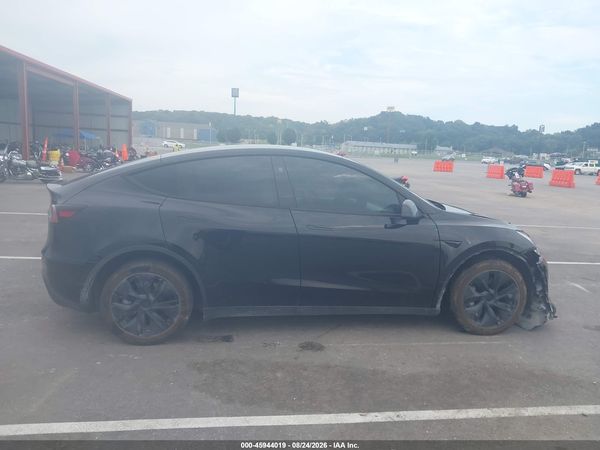 2025 TESLA MODEL Y