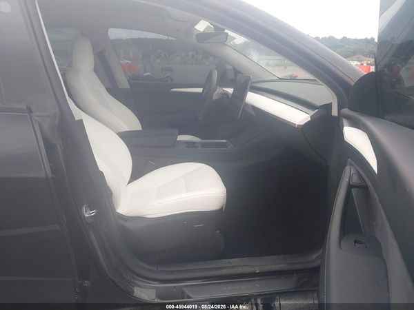 2025 TESLA MODEL Y