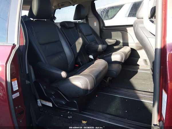 2018 TOYOTA SIENNA SE 8 PASSENGER — I8