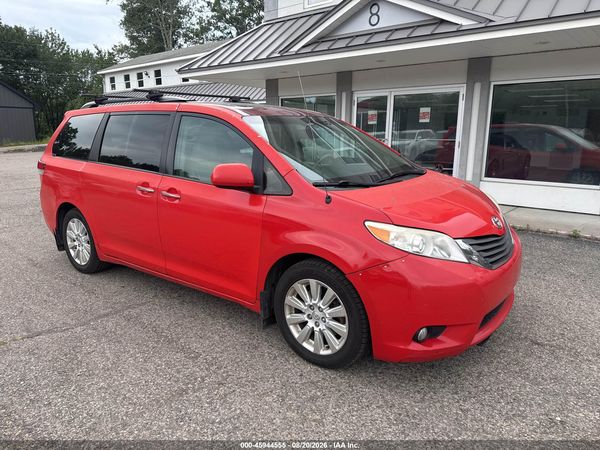 2014 TOYOTA SIENNA XLE 7 PASSENGER