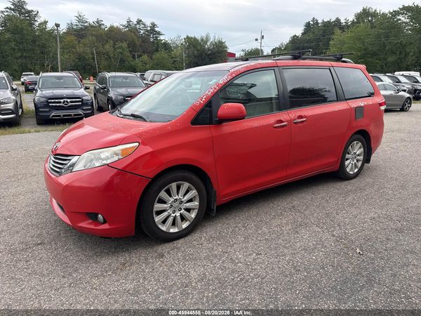 2014 TOYOTA SIENNA XLE 7 PASSENGER