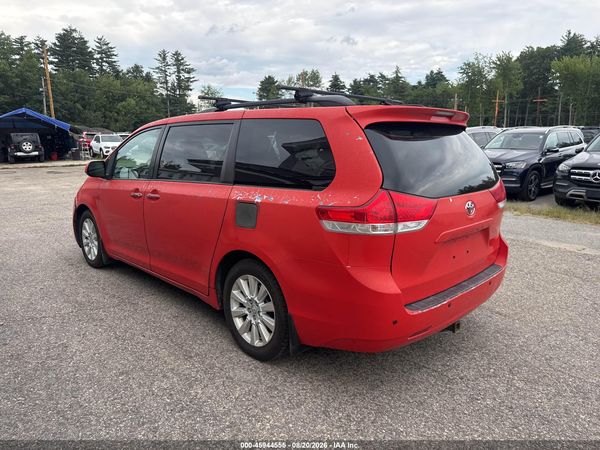 2014 TOYOTA SIENNA