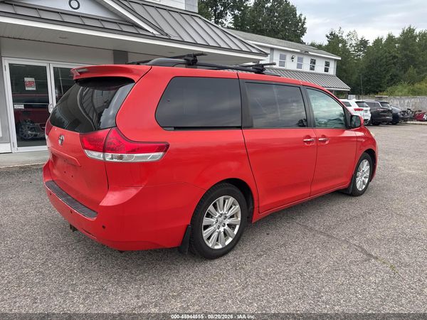 2014 TOYOTA SIENNA XLE 7 PASSENGER