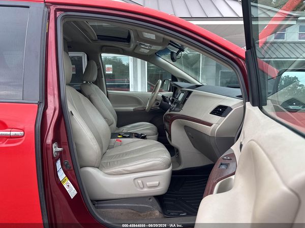 2014 TOYOTA SIENNA XLE 7 PASSENGER