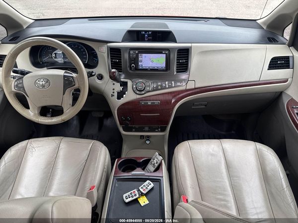 2014 TOYOTA SIENNA XLE 7 PASSENGER
