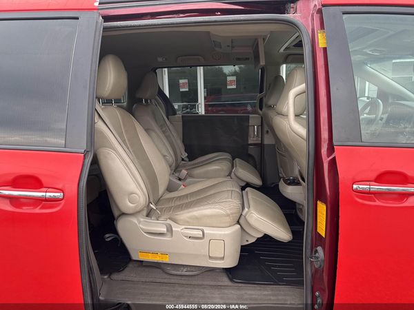 2014 TOYOTA SIENNA XLE 7 PASSENGER