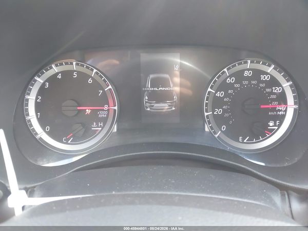 2022 TOYOTA HIGHLANDER LE