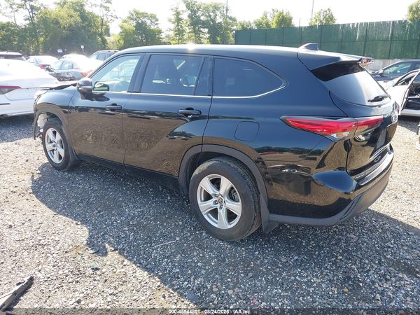 2022 TOYOTA HIGHLANDER LE