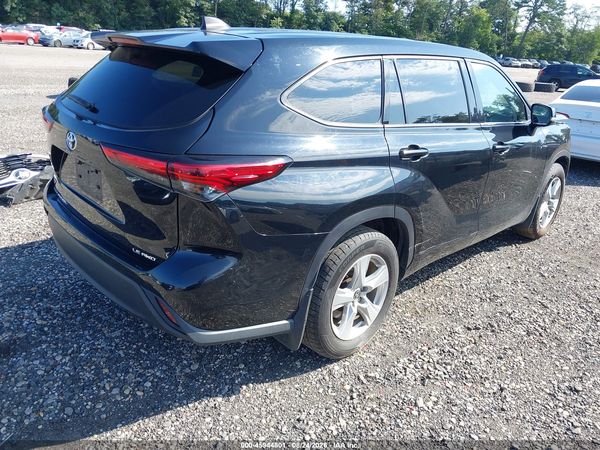 2022 TOYOTA HIGHLANDER LE
