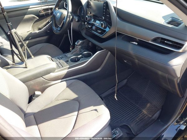 2022 TOYOTA HIGHLANDER LE