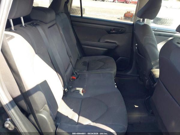2022 TOYOTA HIGHLANDER LE