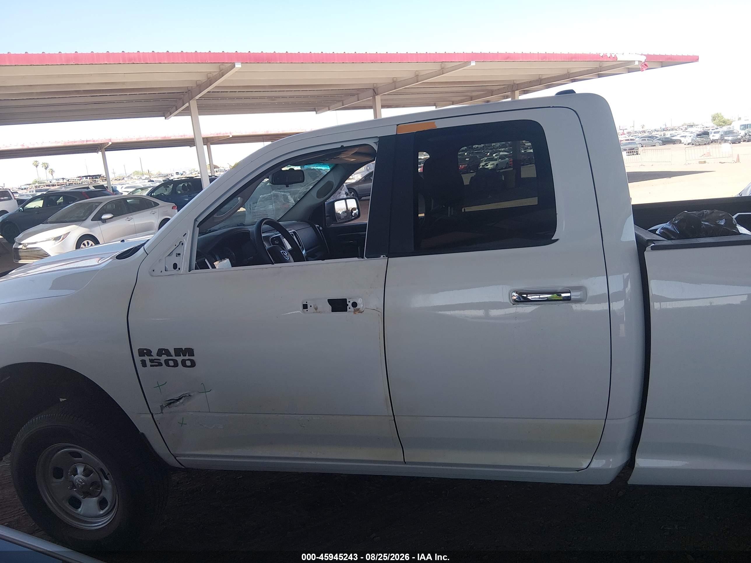 2016 RAM 1500 SLT