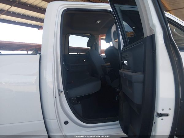 2016 RAM 1500 SLT
