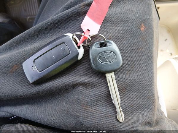 2019 TOYOTA SIENNA LE 8 PASSENGER — I11