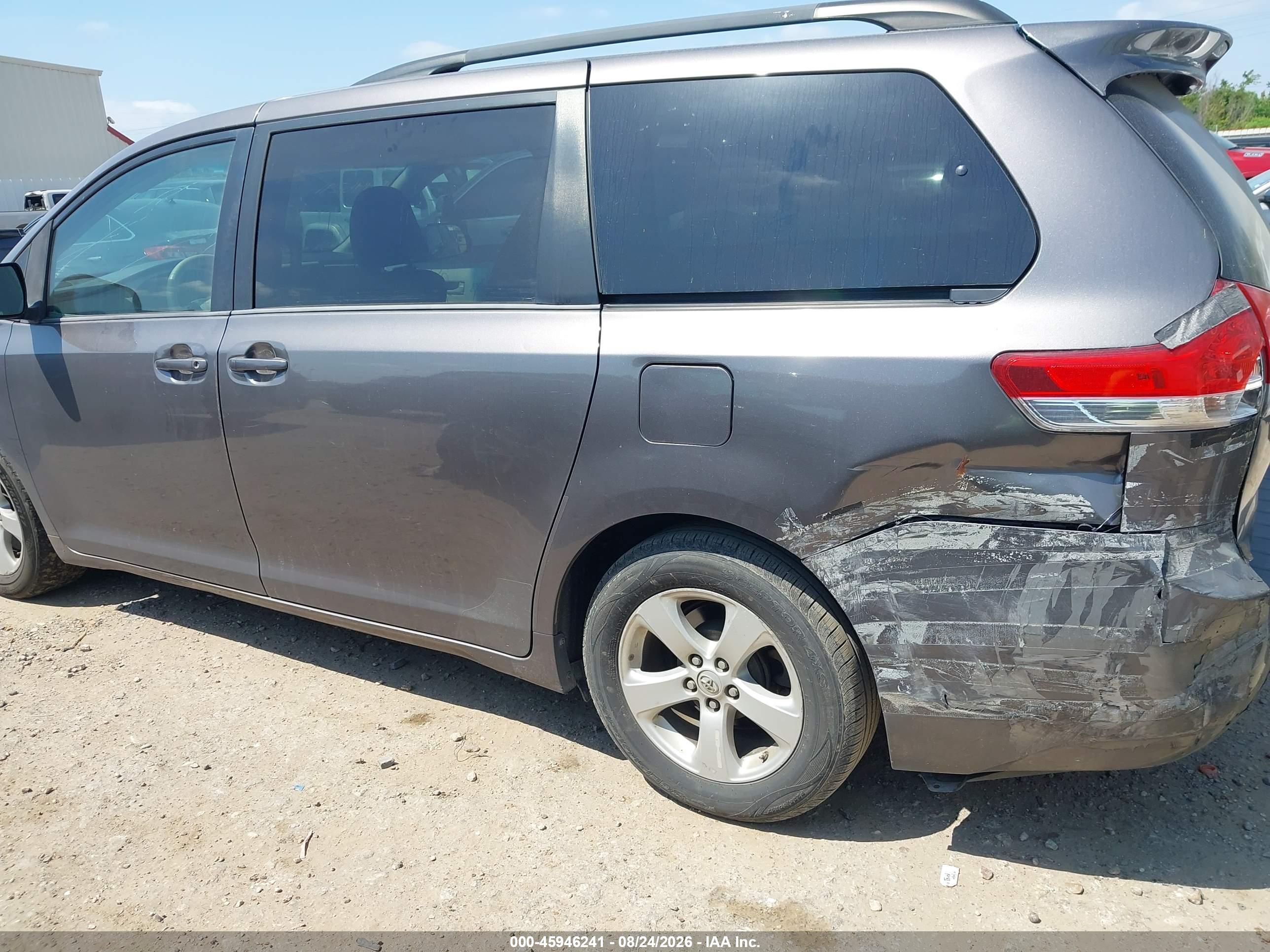 2014 TOYOTA SIENNA LE V6 8 PASSENGER
