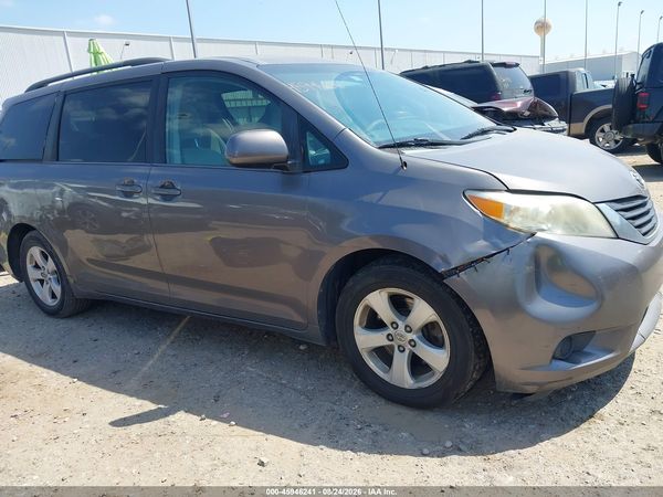 2014 TOYOTA SIENNA LE V6 8 PASSENGER