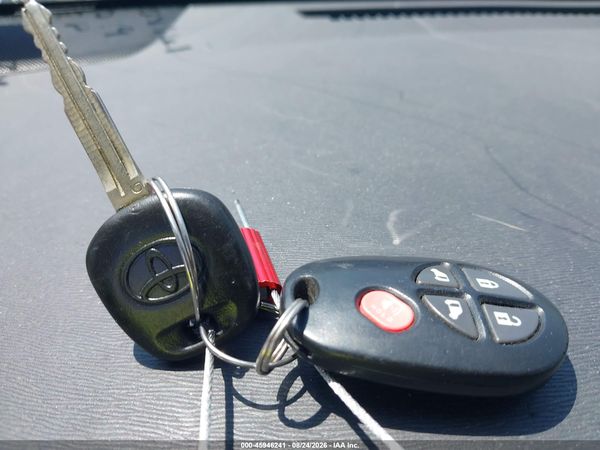 2014 TOYOTA SIENNA LE V6 8 PASSENGER