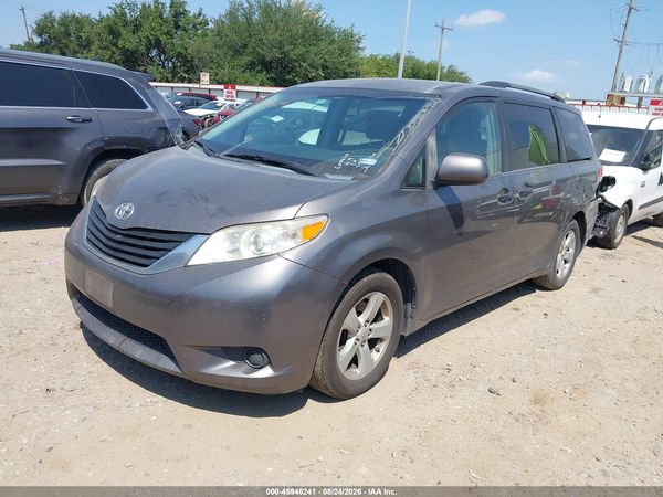 2014 TOYOTA SIENNA LE V6 8 PASSENGER