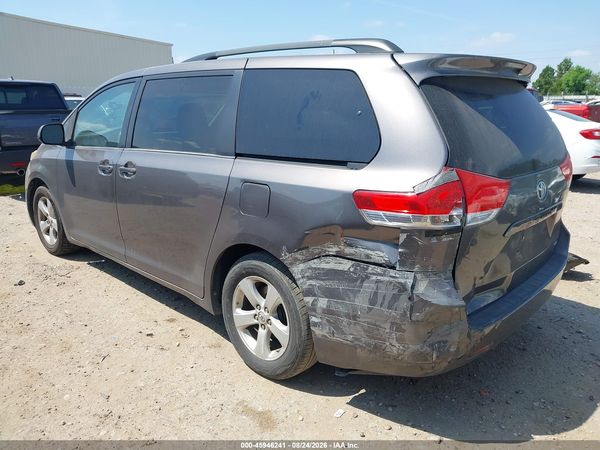 2014 TOYOTA SIENNA LE V6 8 PASSENGER