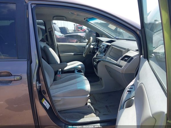 2014 TOYOTA SIENNA LE V6 8 PASSENGER