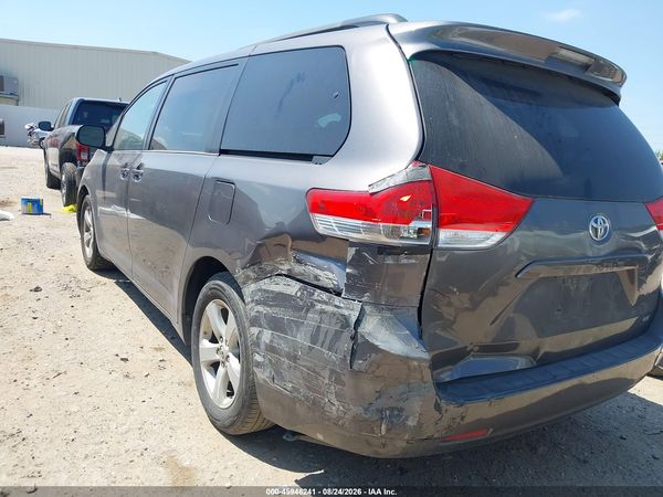 2014 TOYOTA SIENNA LE V6 8 PASSENGER