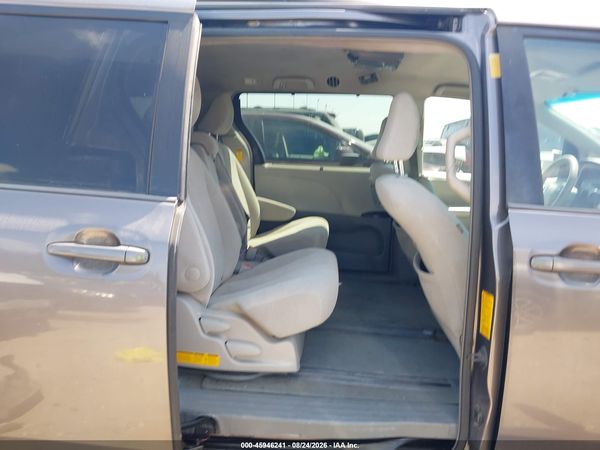 2014 TOYOTA SIENNA LE V6 8 PASSENGER