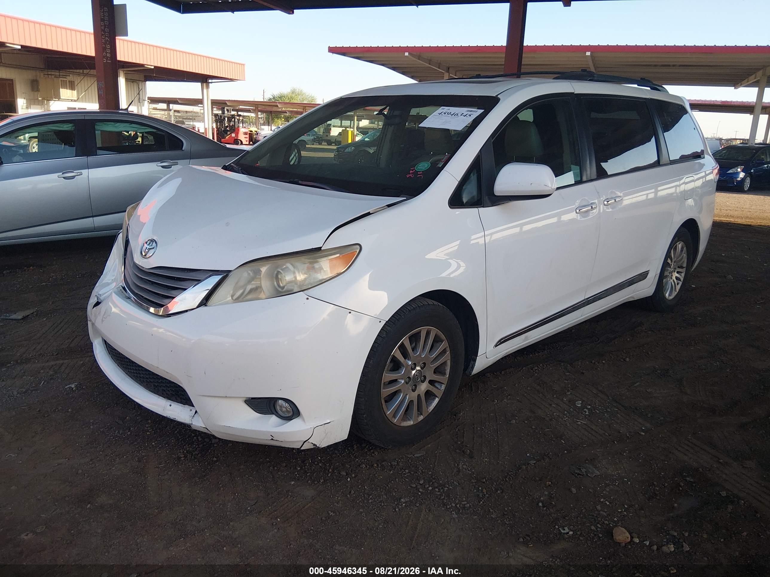 2012 TOYOTA SIENNA XLE V6 8 PASSENGER — I2
