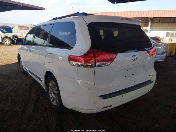 2012 TOYOTA SIENNA XLE V6 8 PASSENGER — I3