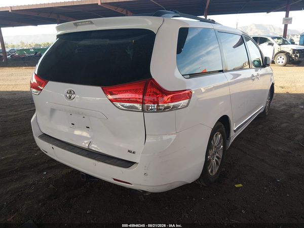 2012 TOYOTA SIENNA XLE V6 8 PASSENGER — I4