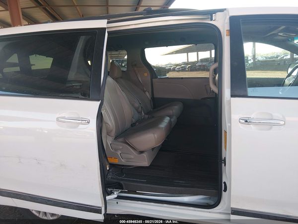 2012 TOYOTA SIENNA XLE V6 8 PASSENGER — I8
