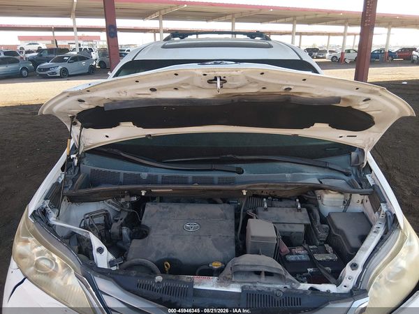 2012 TOYOTA SIENNA XLE V6 8 PASSENGER — I10