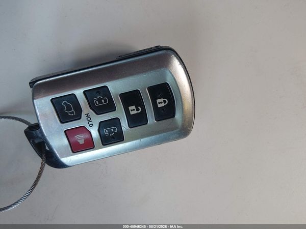 2012 TOYOTA SIENNA XLE V6 8 PASSENGER — I11