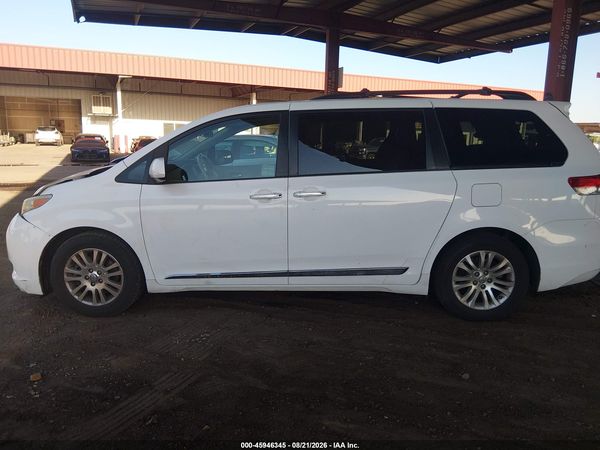 2012 TOYOTA SIENNA XLE V6 8 PASSENGER — I117